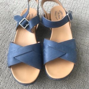 Brand new comfy sandals